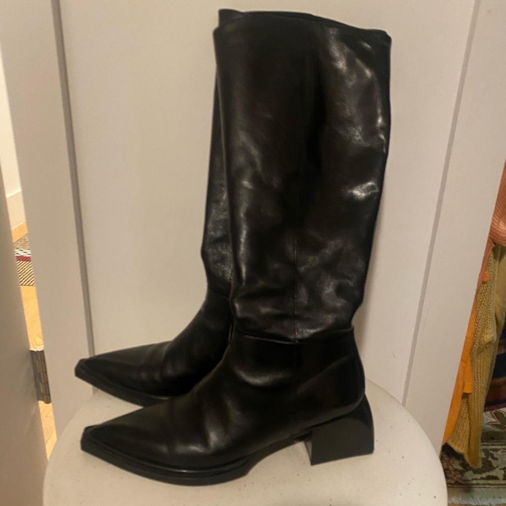 Knee high vagabond boots.
